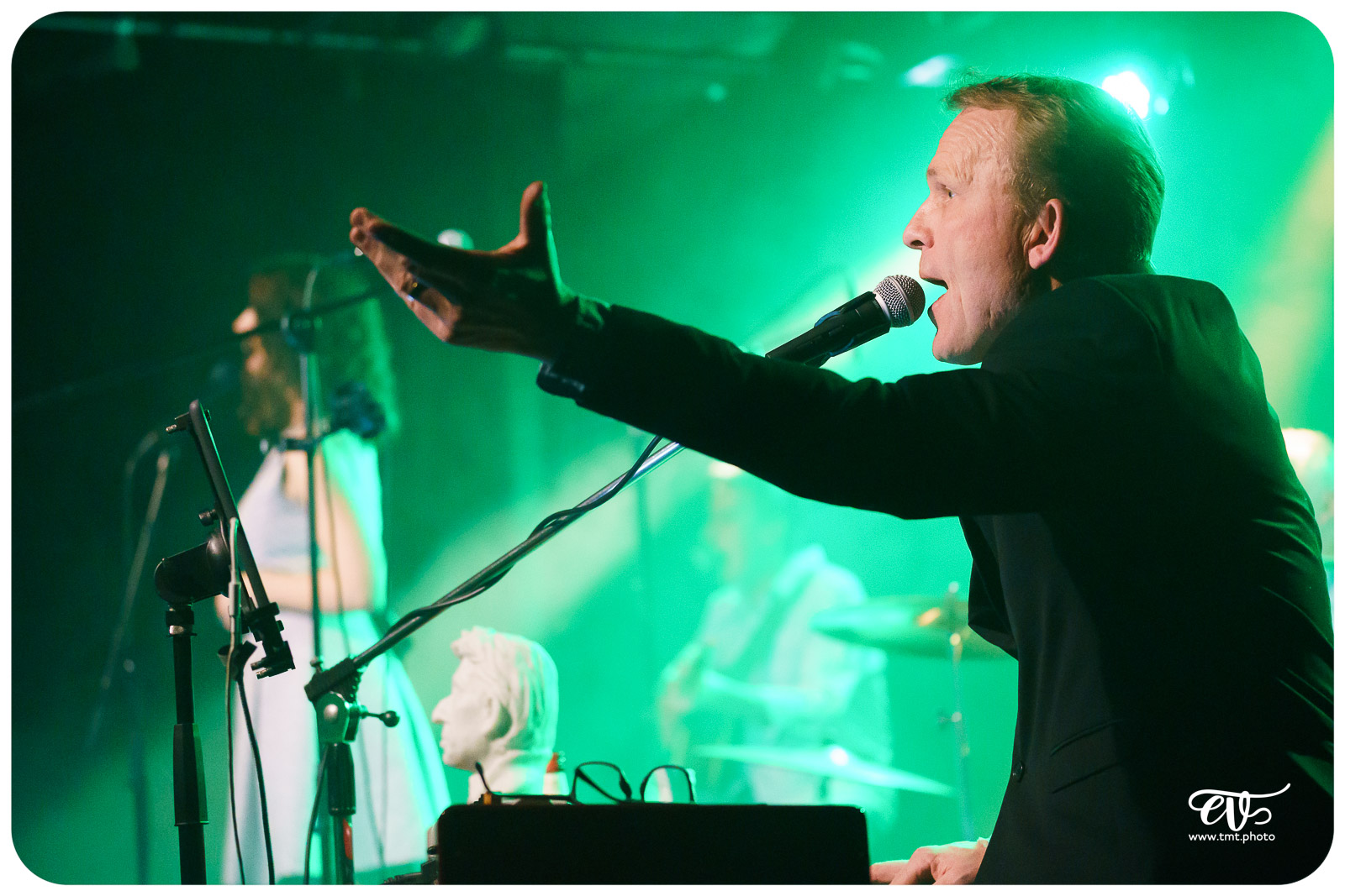 SERGE, ELEGANCE ACOUSTIQUE